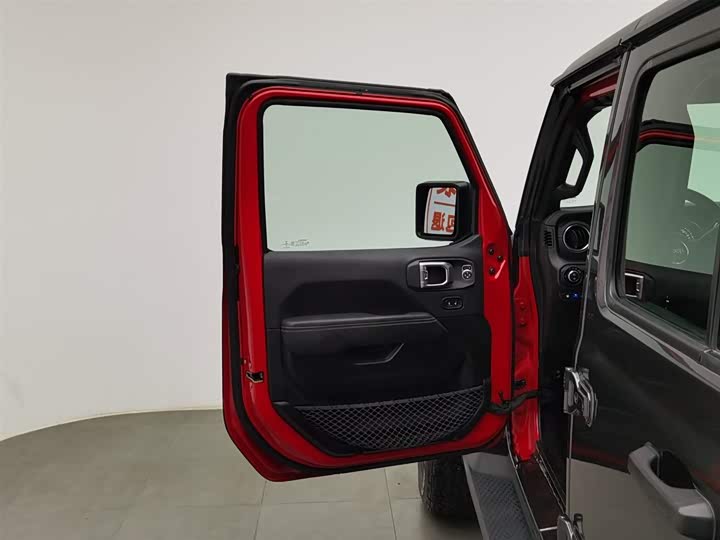 Фото 8 - Jeep Wrangler Hybrid