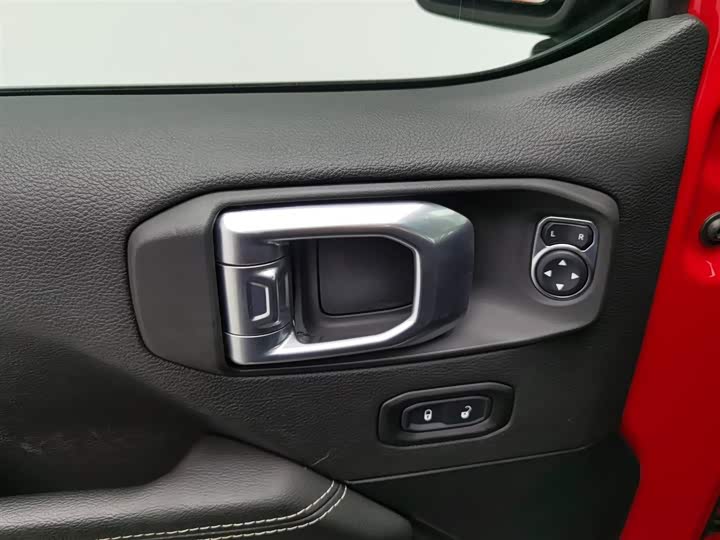 Фото 9 - Jeep Wrangler Hybrid