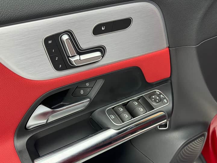 Фото 8 - Mercedes-Benz GLA-Class AMG