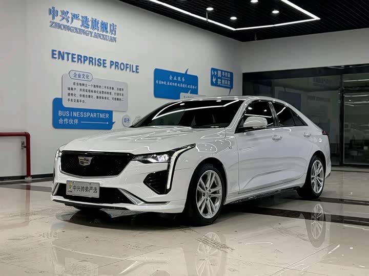 Фото 1 - Cadillac CT4