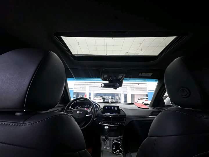 Фото 10 - Cadillac CT4