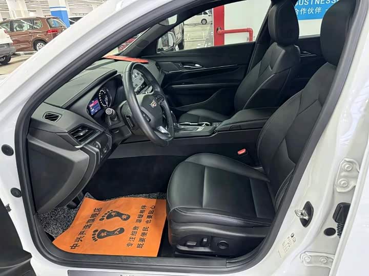 Фото 11 - Cadillac CT4