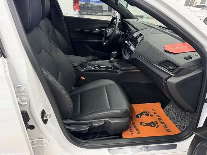 Фото 12 - Cadillac CT4