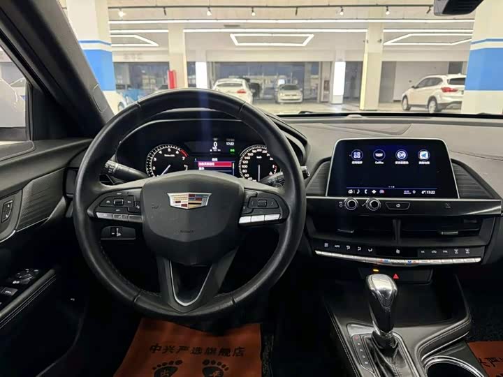 Фото 9 - Cadillac CT4