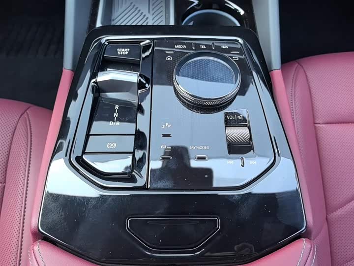 Фото 11 - BMW i5