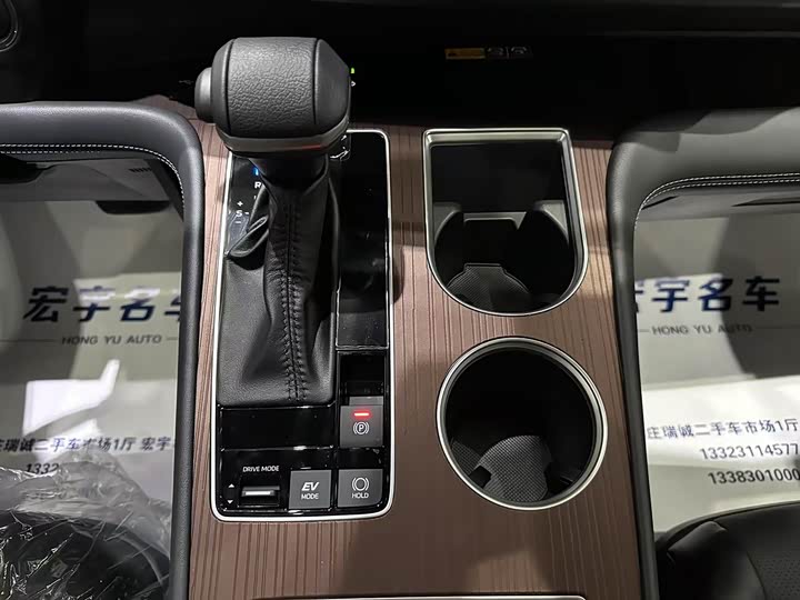 Фото 16 - Toyota Granvia