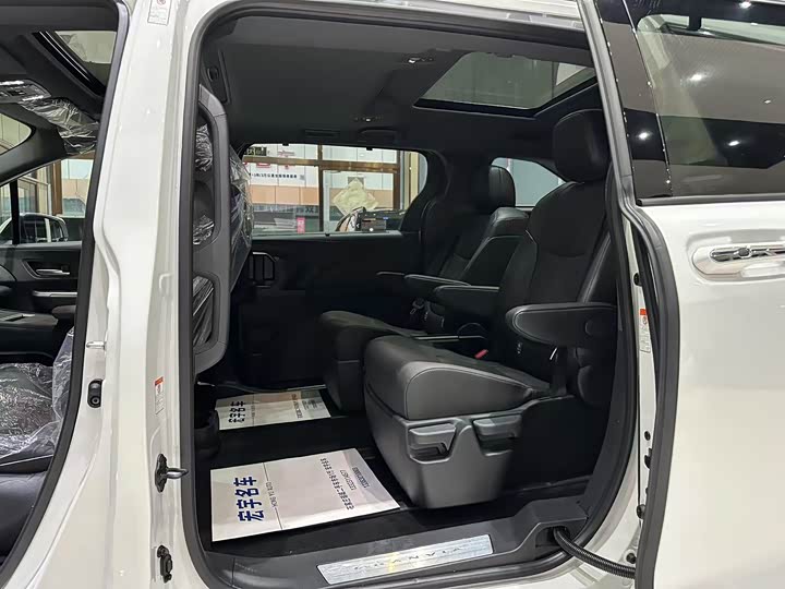 Фото 18 - Toyota Granvia