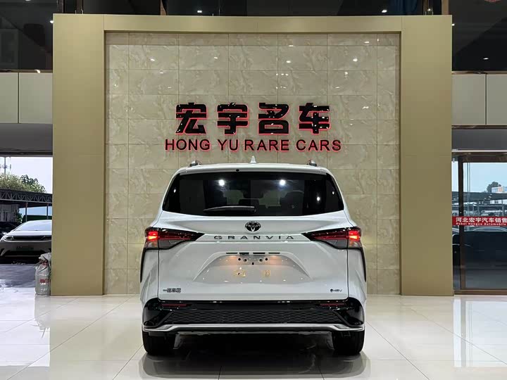 Фото 22 - Toyota Granvia