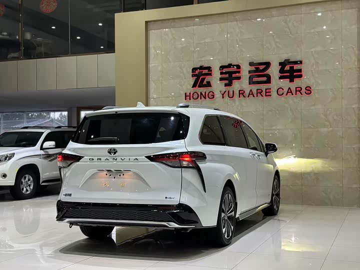 Фото 23 - Toyota Granvia