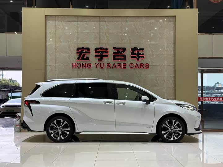 Фото 4 - Toyota Granvia