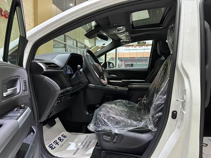 Фото 5 - Toyota Granvia