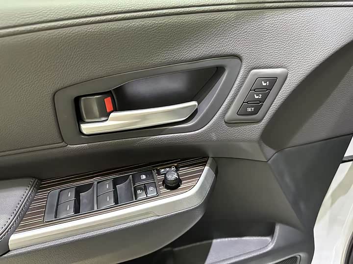 Фото 6 - Toyota Granvia