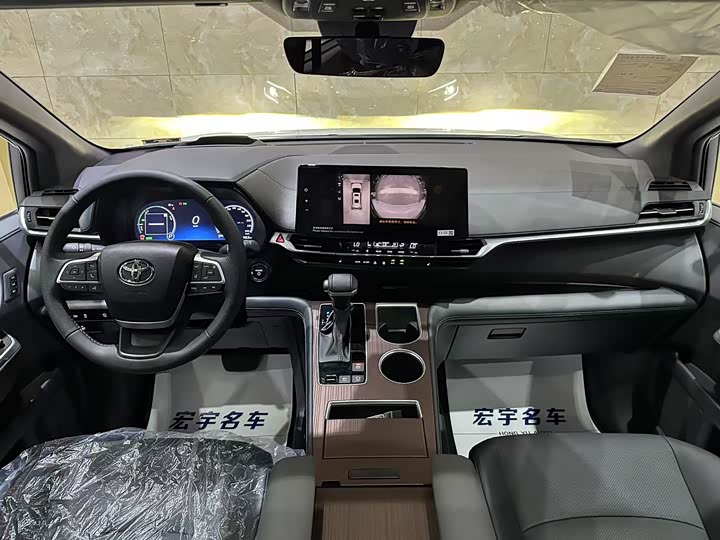 Фото 8 - Toyota Granvia