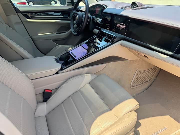 Фото 10 - Porsche Panamera