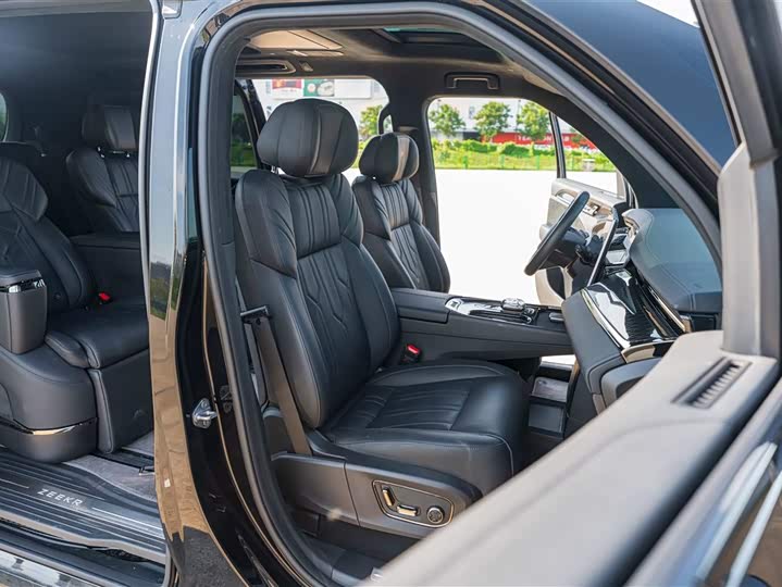 Фото 16 - Zeekr 009