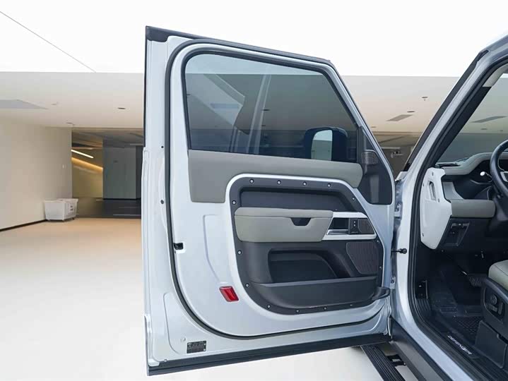 Фото 17 - Land Rover Defender