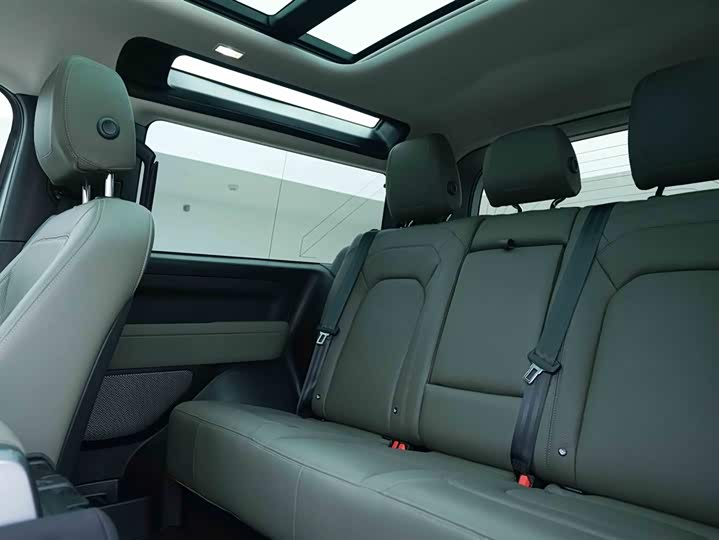 Фото 18 - Land Rover Defender