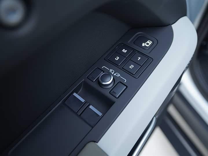 Фото 9 - Land Rover Defender