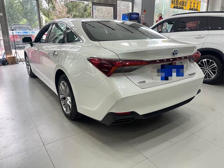 Фото 4 - Toyota Avalon