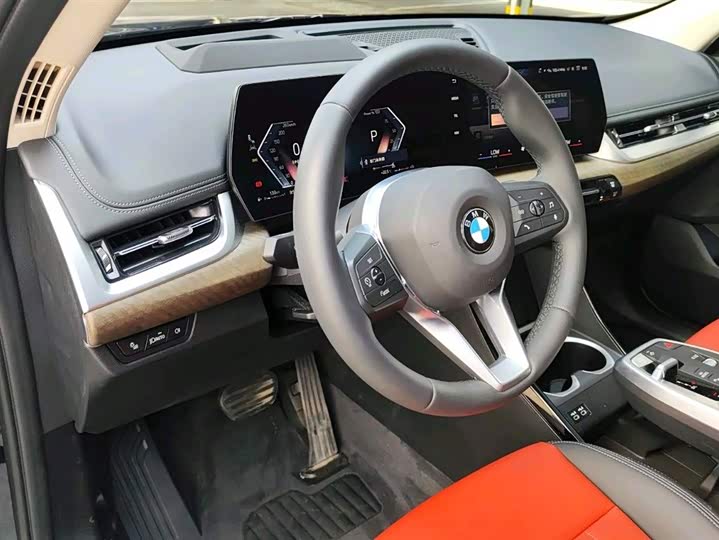 Фото 11 - BMW X1