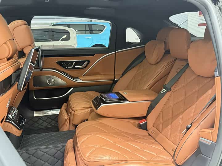 Фото 9 - Mercedes-Benz Maybach S-Class