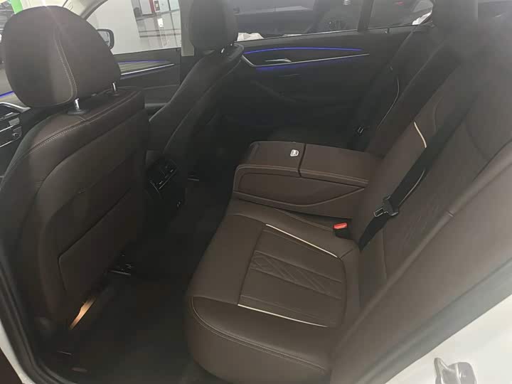 Фото 14 - BMW 5 Series