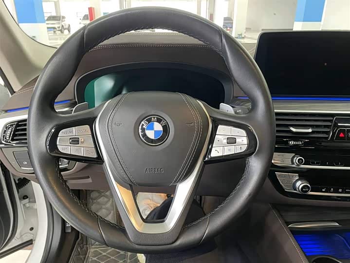 Фото 9 - BMW 5 Series