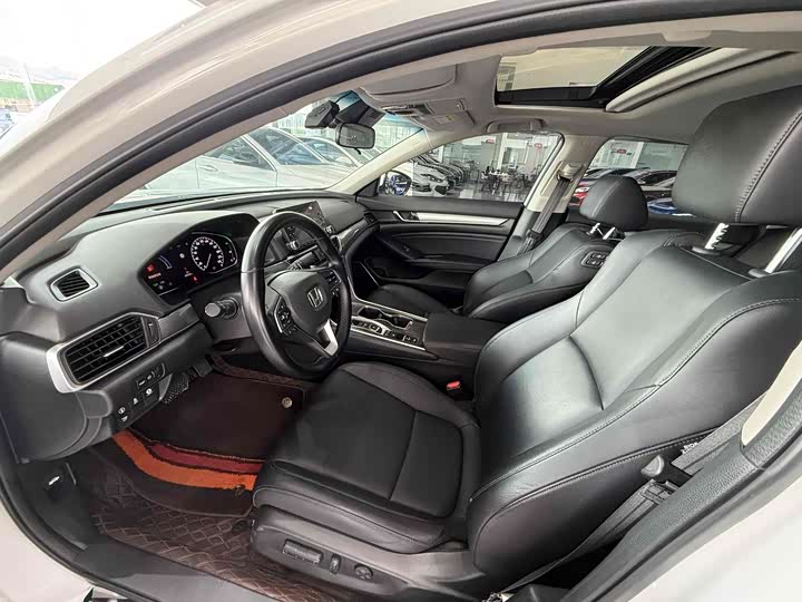 Фото 10 - Honda Accord