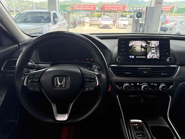 Фото 13 - Honda Accord