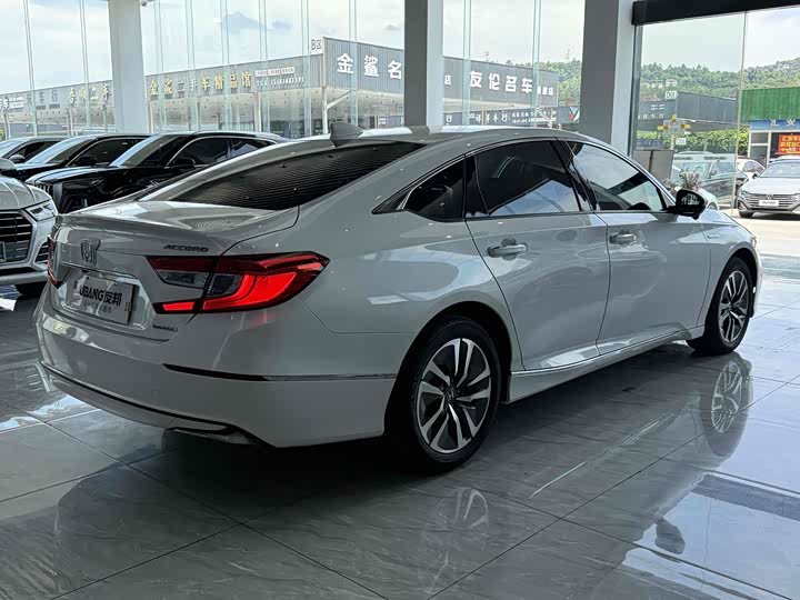 Фото 4 - Honda Accord