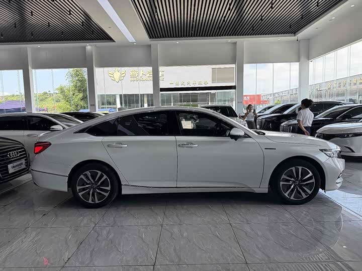 Фото 7 - Honda Accord