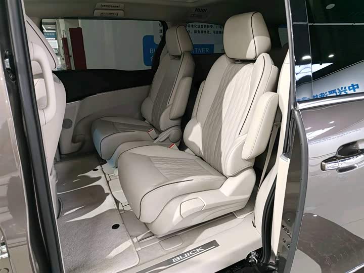 Фото 9 - Buick GL8 ES