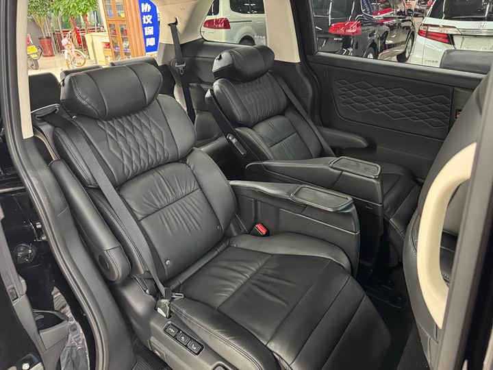 Фото 10 - Honda Elysion