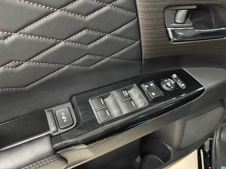 Фото 6 - Honda Elysion