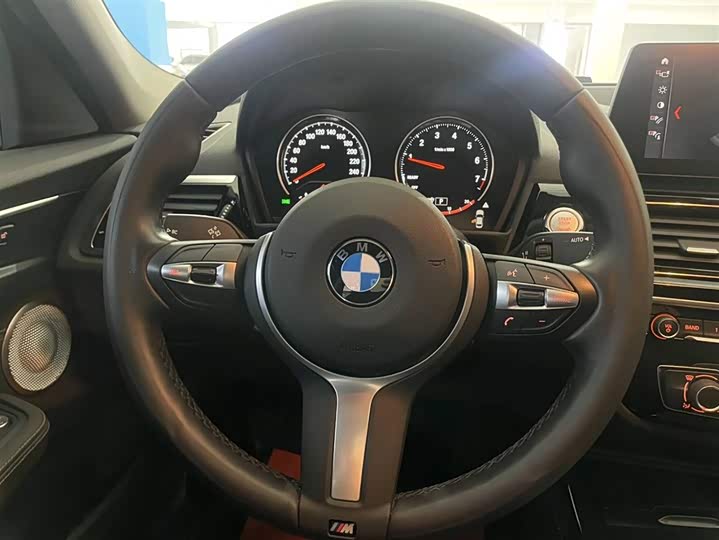 Фото 10 - BMW 1 Series