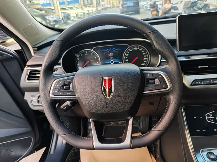 Фото 11 - Hongqi H5