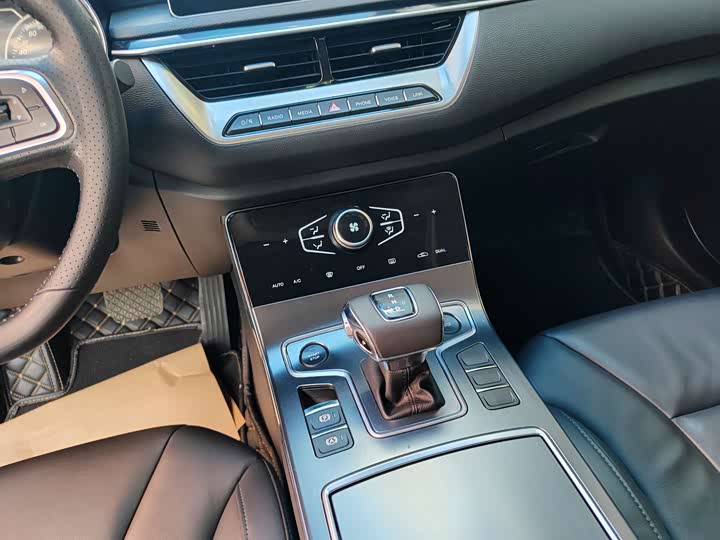 Фото 12 - Hongqi H5