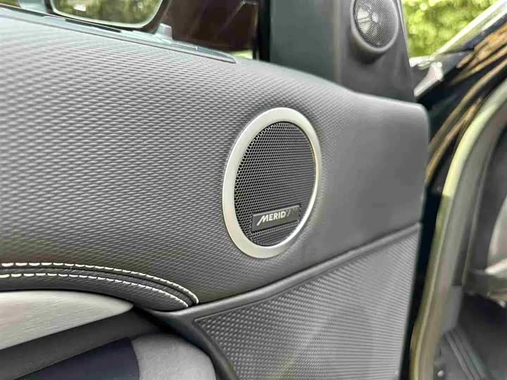 Фото 11 - Land Rover Discovery