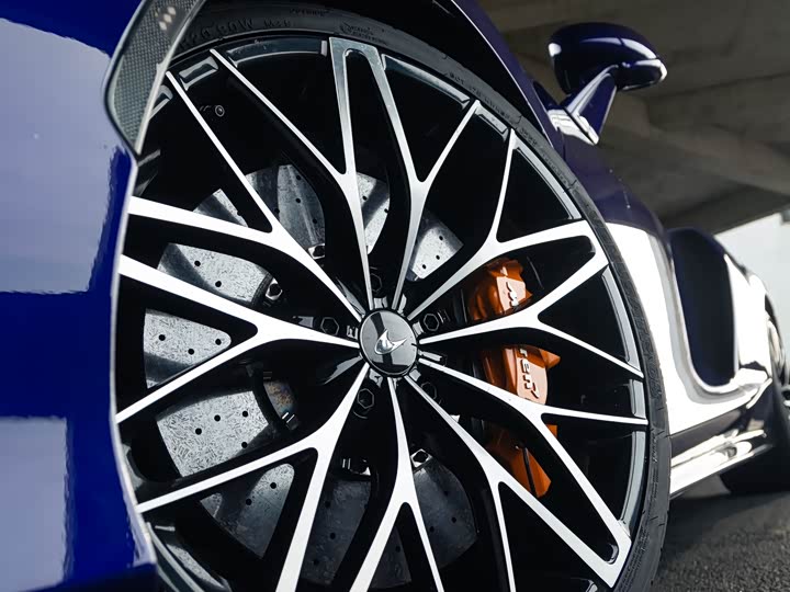 Фото 8 - McLaren GT