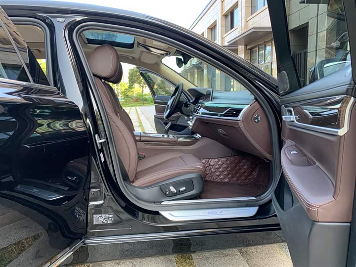 Фото 10 - BMW 7 Series