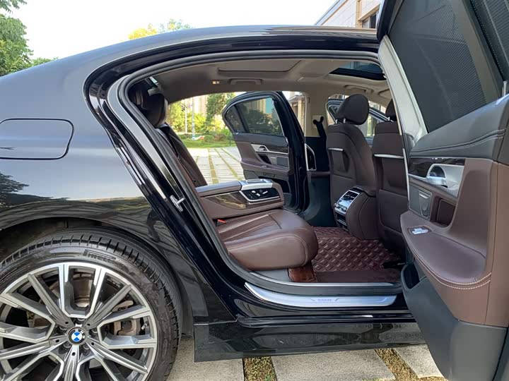 Фото 11 - BMW 7 Series