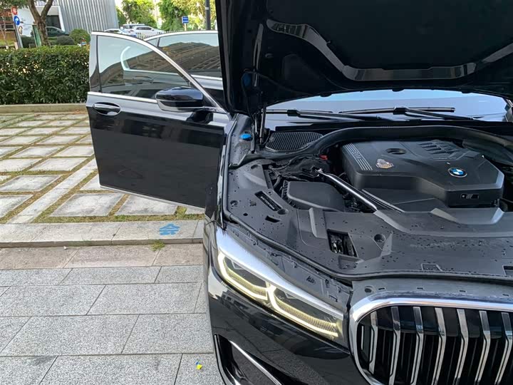 Фото 17 - BMW 7 Series