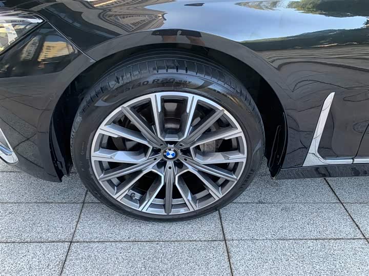 Фото 21 - BMW 7 Series