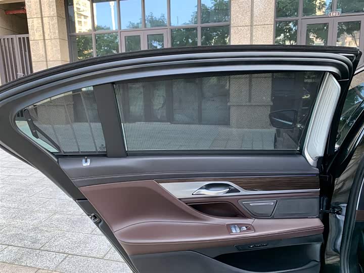 Фото 22 - BMW 7 Series