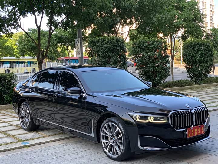 Фото 3 - BMW 7 Series