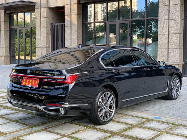 Фото 4 - BMW 7 Series