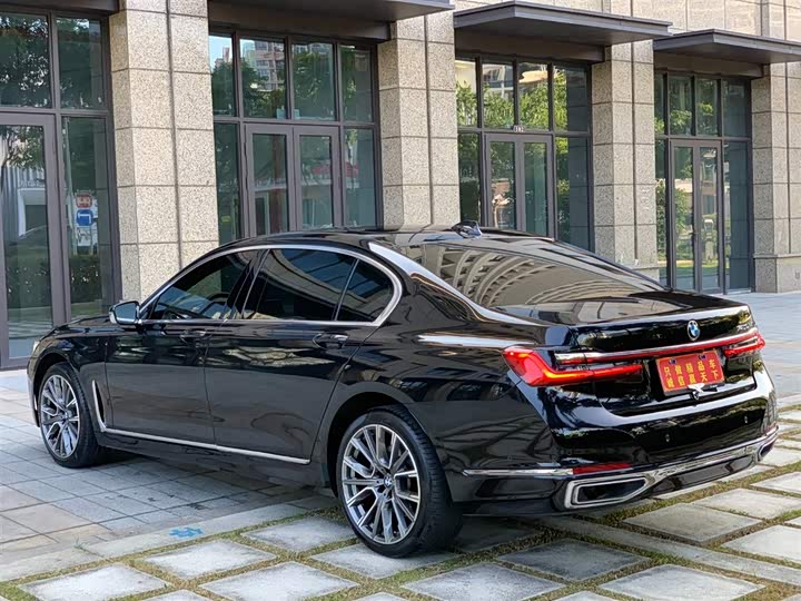 Фото 6 - BMW 7 Series
