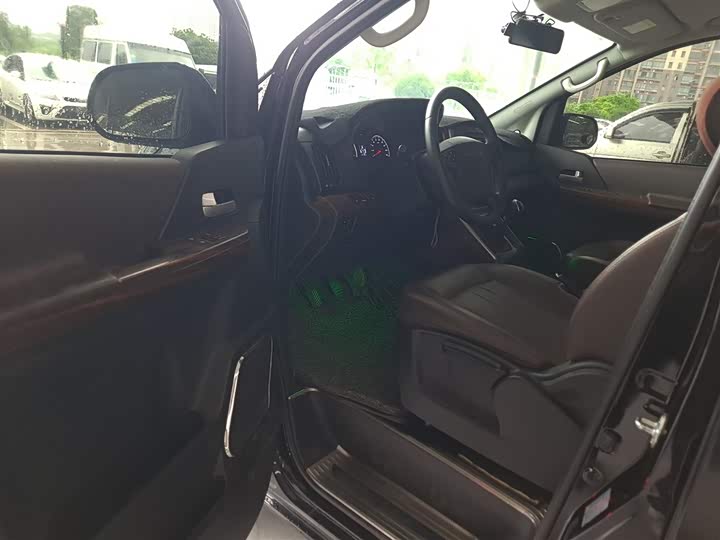 Фото 13 - Dongfeng Forthing Lingzhi Plus