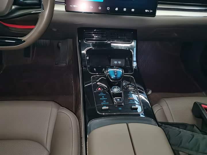 Фото 14 - BYD Han