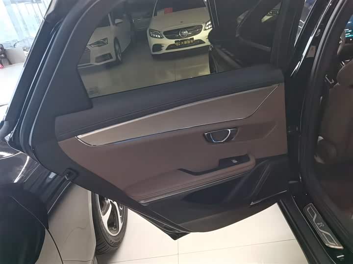 Фото 29 - BYD Han